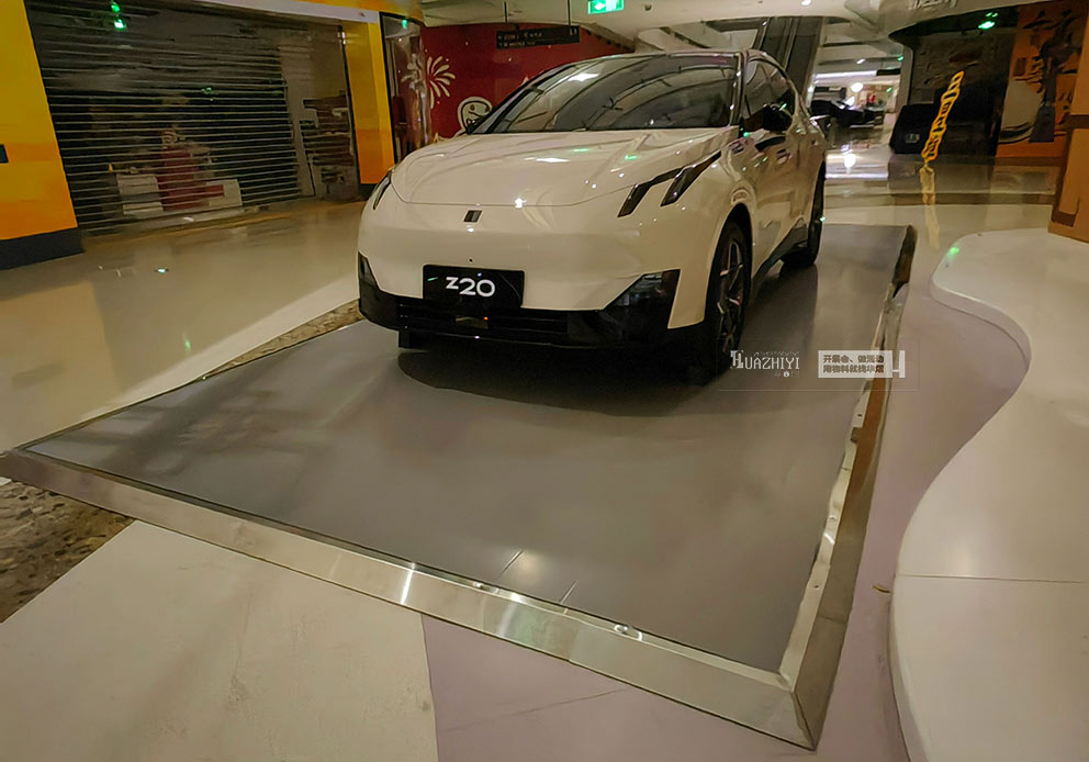 華熠地臺(tái)租賃鋪設(shè)萬(wàn)象城領(lǐng)克新能源車展現(xiàn)場(chǎng)