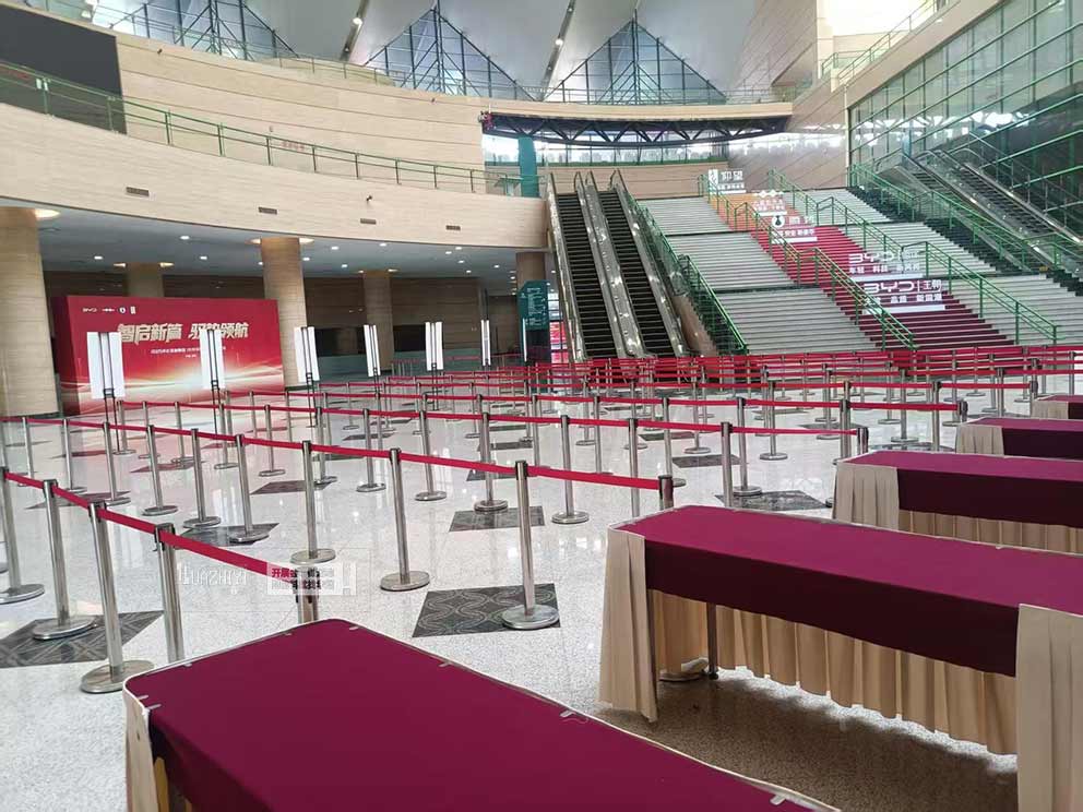 鄭州隔離帶出租助力國(guó)際會(huì)展中心活動(dòng)