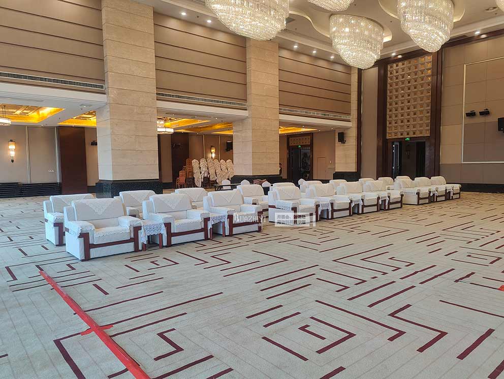 華熠沙發(fā)出租布置陽光酒店會議大廳現(xiàn)場
