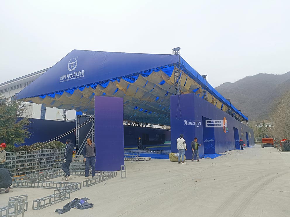 華熠篷房租賃搭建桁架展篷為酒業(yè)公司文化節(jié)助力
