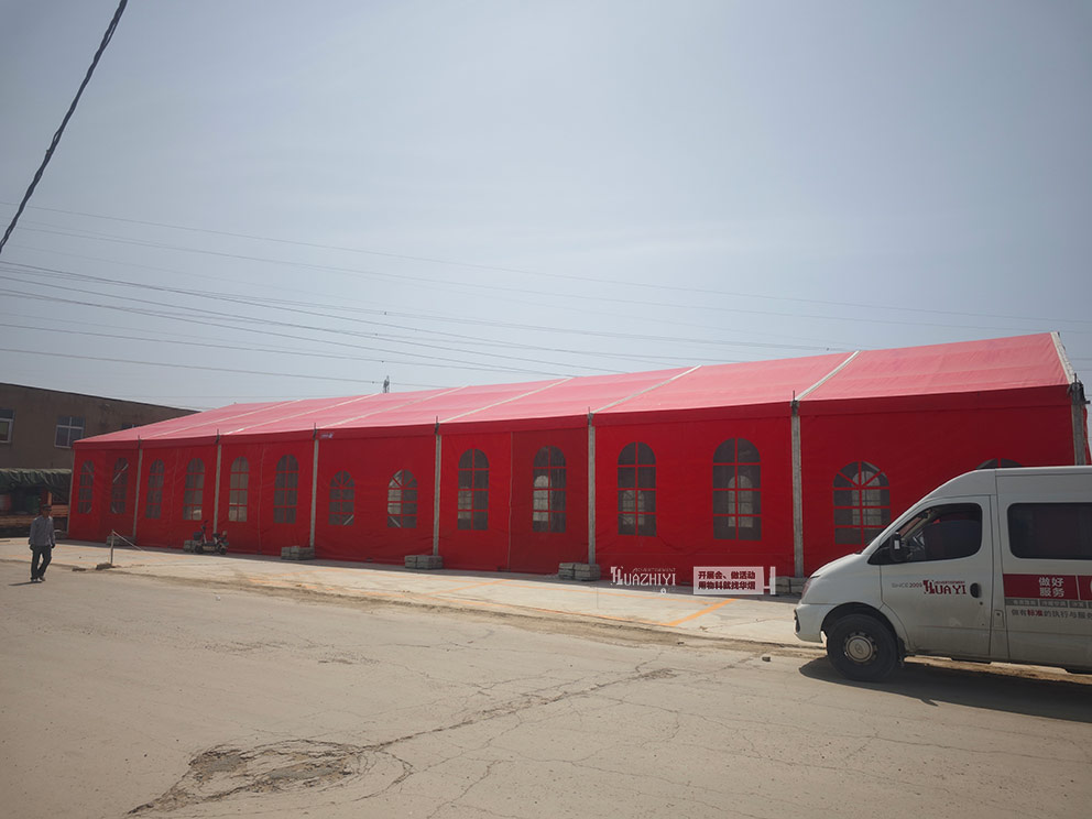 華熠篷房租賃公司搭建一座紅色喜宴篷房