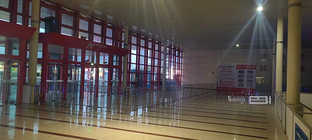 華熠鐵馬護(hù)欄租賃公司助力布置活動(dòng)安檢通道