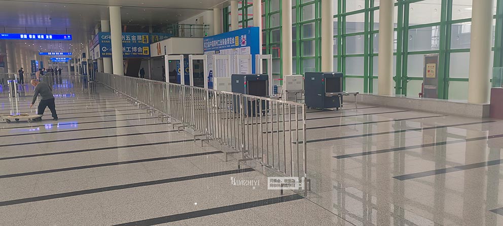 華熠鐵馬護(hù)欄租賃公司助力布置活動安檢通道